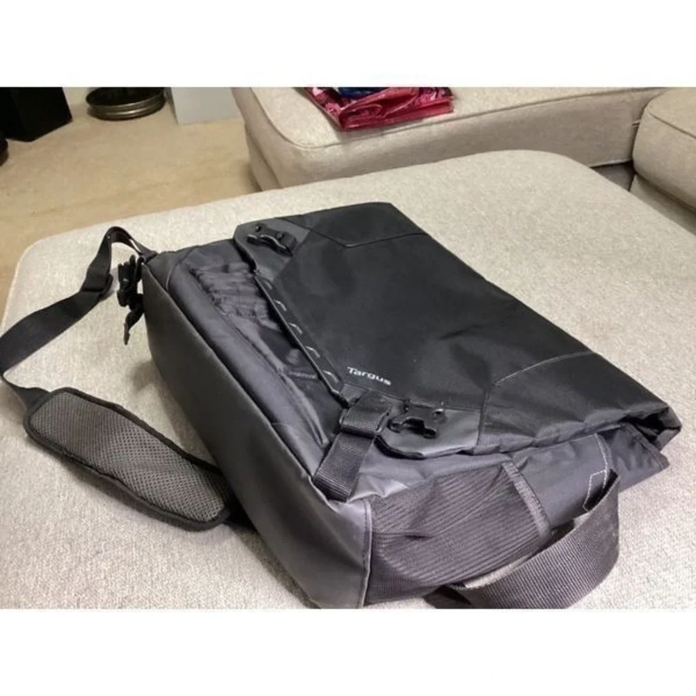 Tarsus computer bag, gently‎ used, pet friendly home